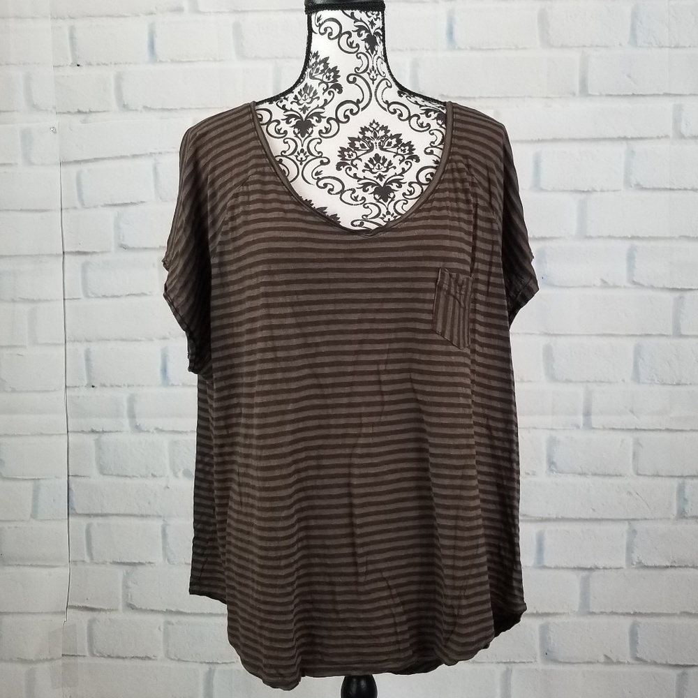 Lane Bryant women's sz 26/28 short sleeve tee B20